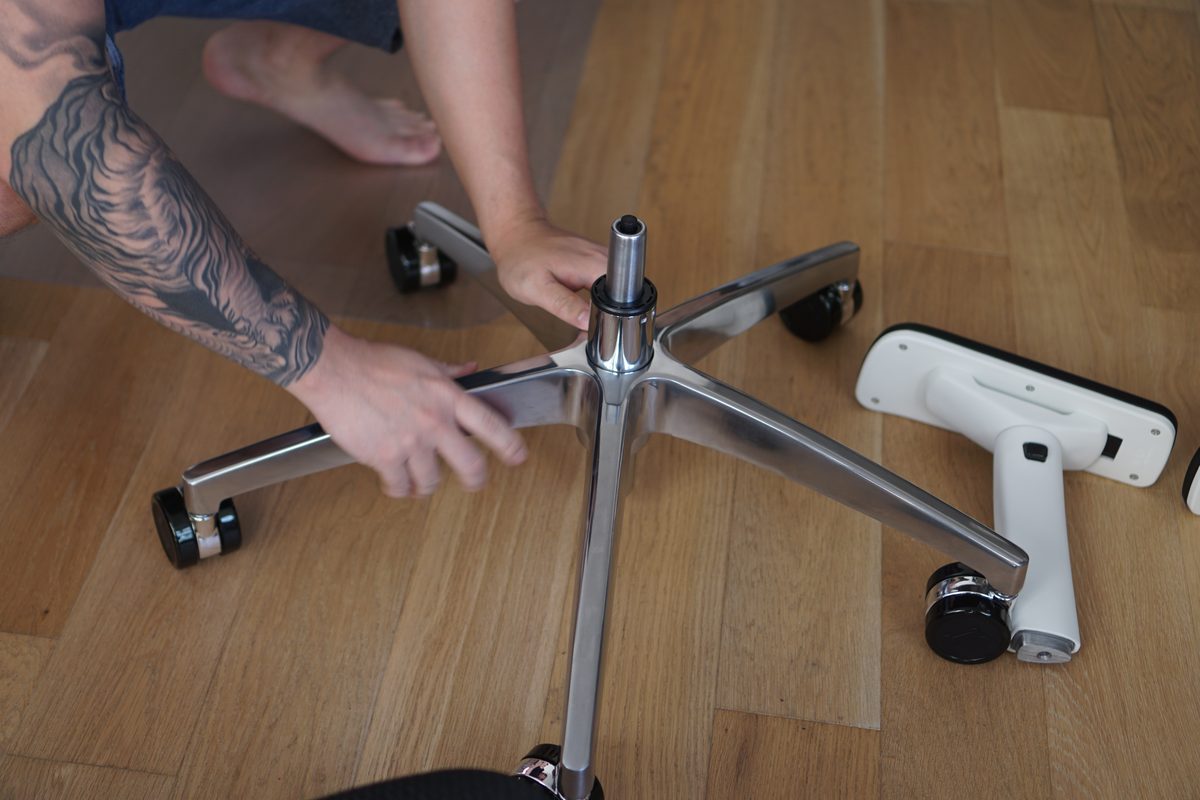 Fitting the gas cylinder into the polished aluminium five-star base of the Eurotech iOO